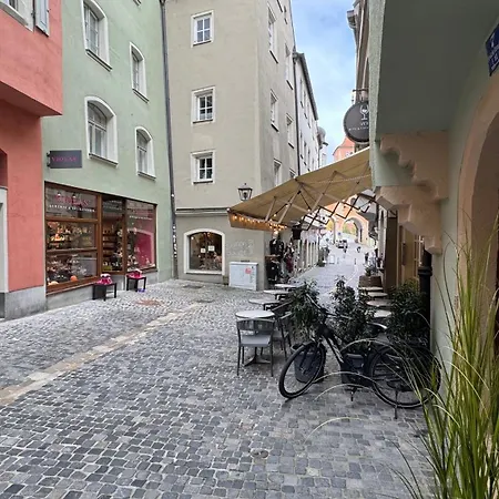 Apartment Brueck Residenz - Denkmalwohnung An Der Steinernen Bruecke