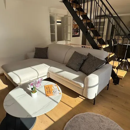 Apartment Brück Residenz - 100qm Altstadtwohnung An Der Steinernen Brücke *
