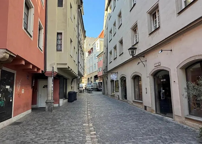 Brueck Residenz - Denkmalwohnung An Der Steinernen Bruecke Apartmán Řezno